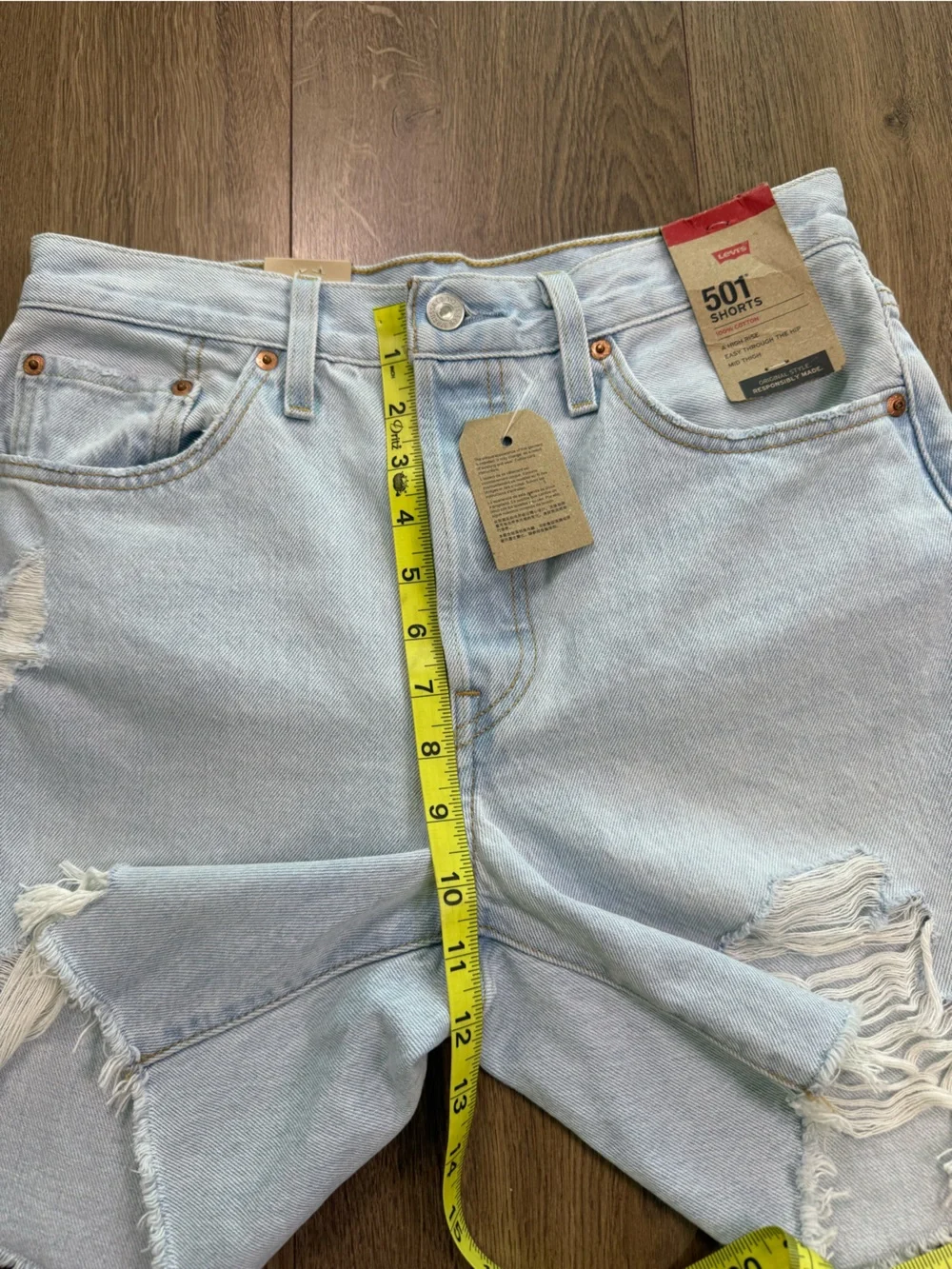NWT Levi’s 501 Mid Thigh Women's Shorts Light Wash Distressed Size 28